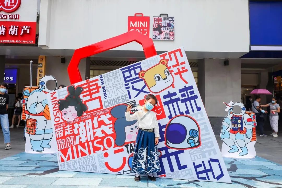 行业洞察 | 获评2022最受消费者欢迎新国货品牌,名创优品教你如何“狙击”Z世代喜好