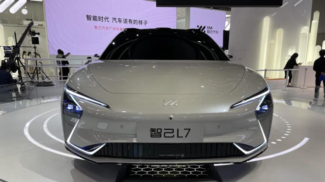 擅长道歉的智己,为何迎不来自己的春天