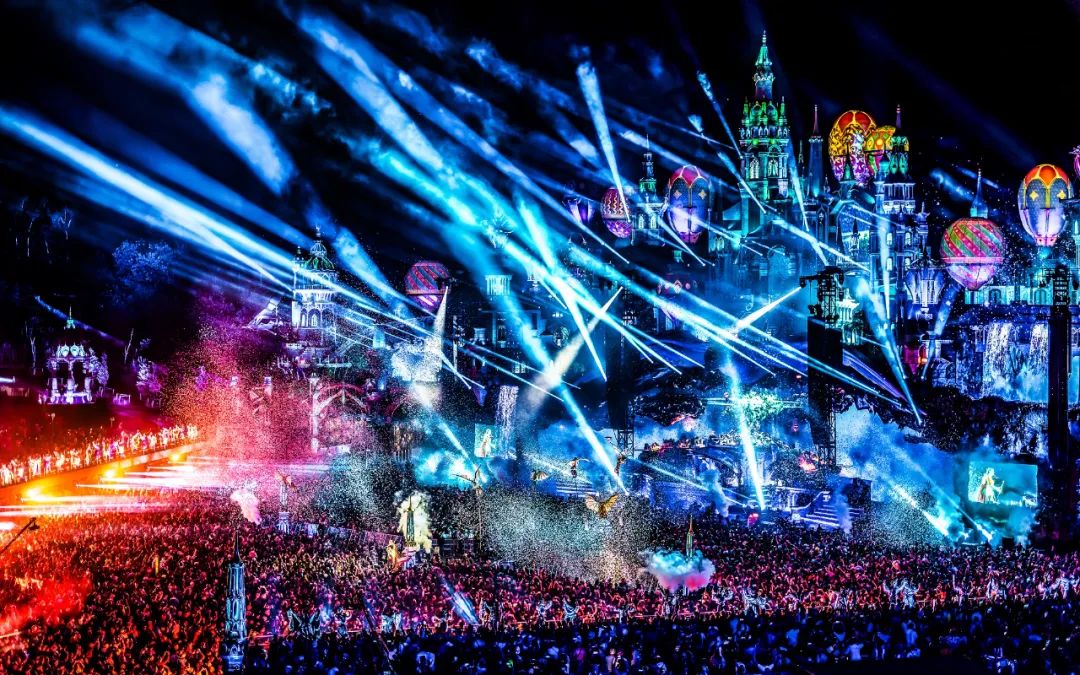 百威 x Tomorrowland,用最in的电音节撬动年轻圈层