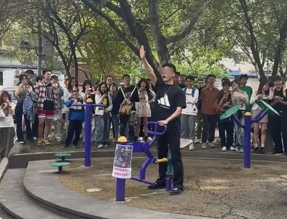 “成都迪士尼”爆火的真正原因,全网首度揭秘。。。