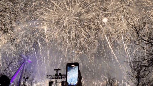 一条视频1000万多赞!烟花视频爆红,抖音今年最火视频出现?