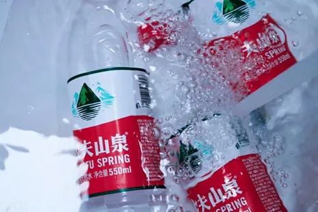 销量暴跌 90%,首富钟睒睒坐不住了