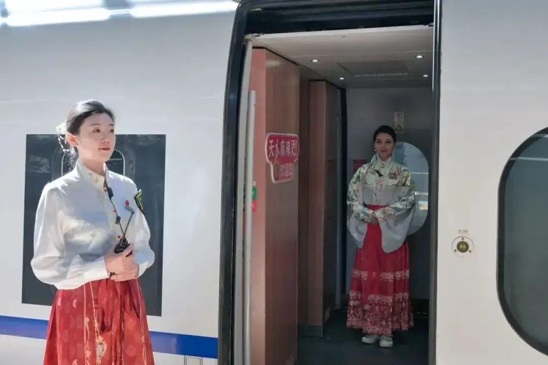 理发店连夜改成麻辣烫,全国吃货“捧花”天水麻辣烫,吃不起可“麻辣贷”