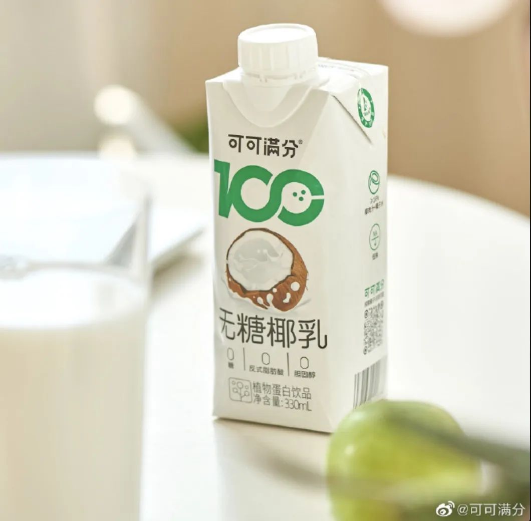 坚持擦边三十年,椰树牌椰汁的“中年危机”