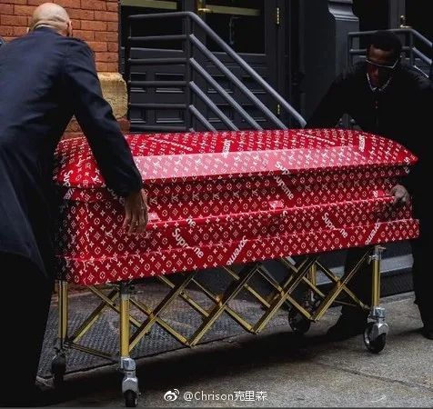 “殡葬风”LV曝光被群嘲,网友:吸血鬼聚会!