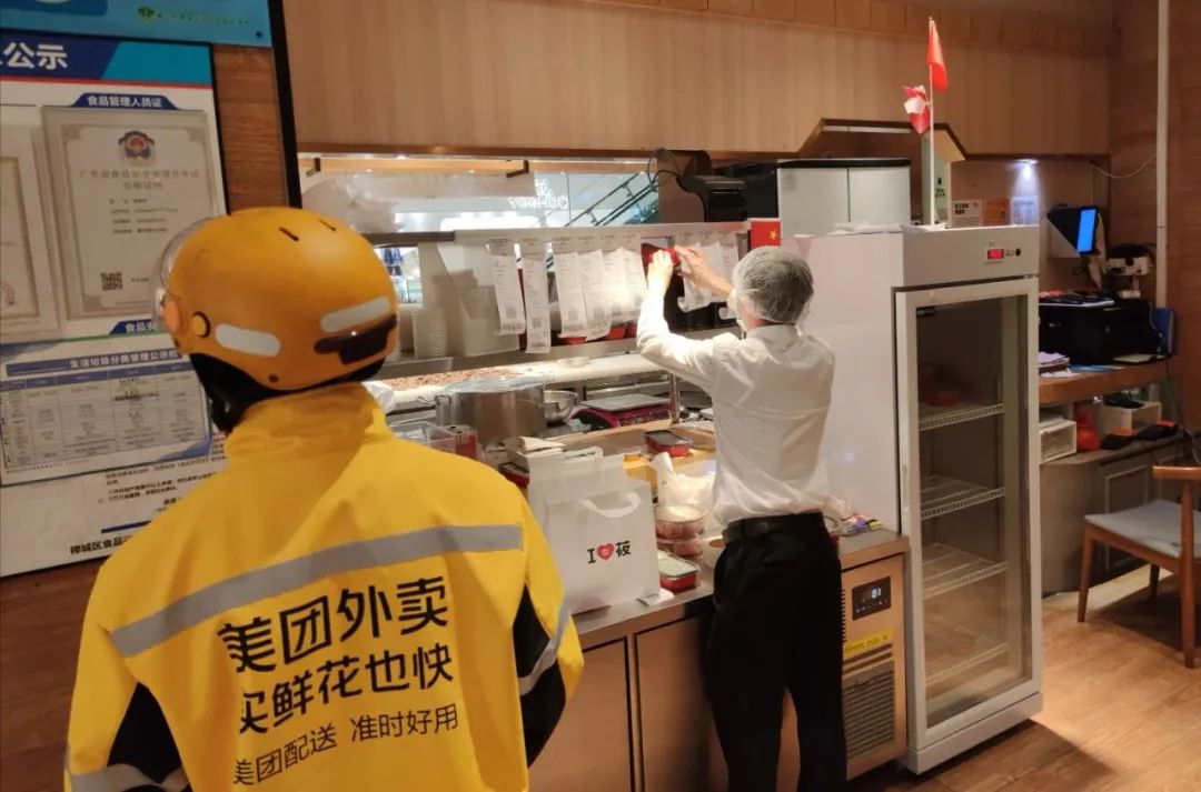 做「外卖」一年卖 20 亿,这家餐饮连锁凭啥?