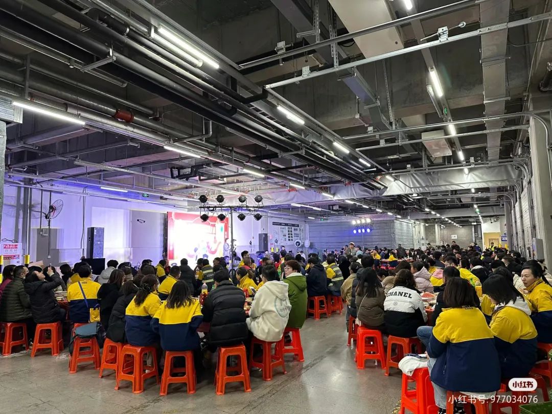 半裸、解胸罩、扇耳光,这家公司的年会比宜家还离谱!
