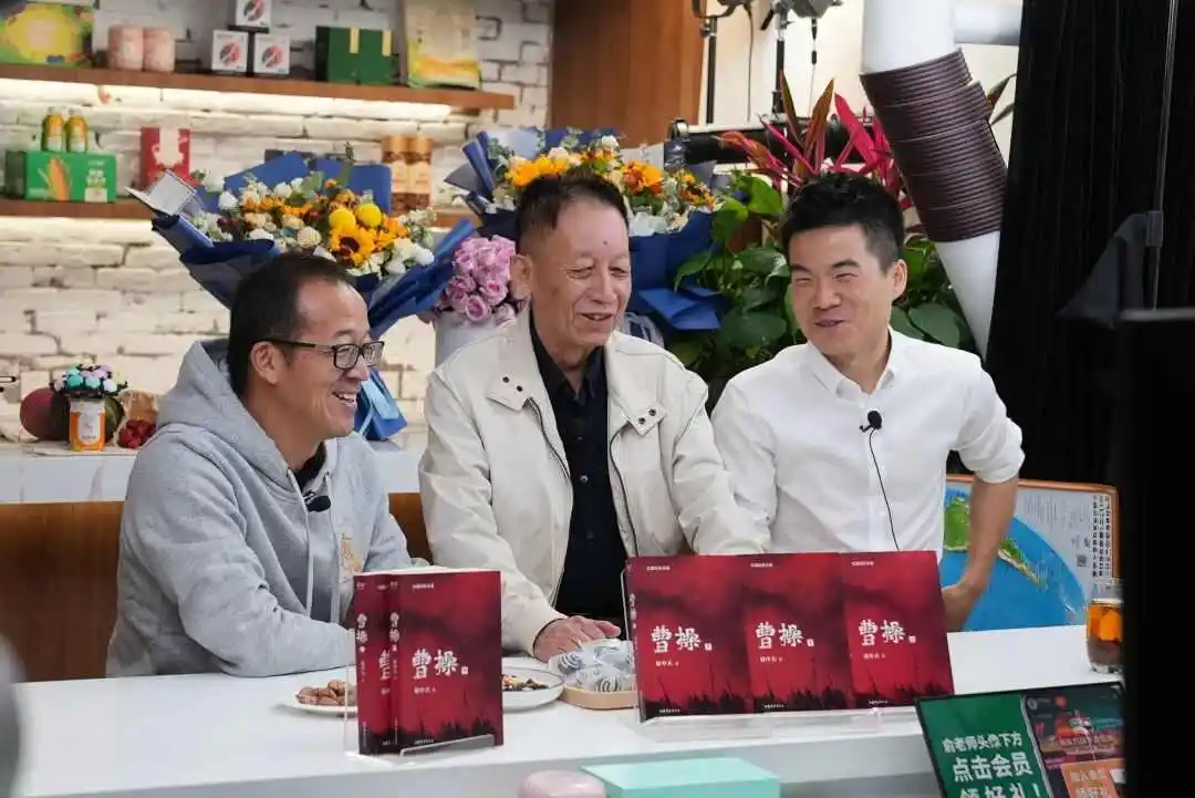 俞敏洪与董宇辉，从《中国合伙人》到《总裁们的浪漫旅行》