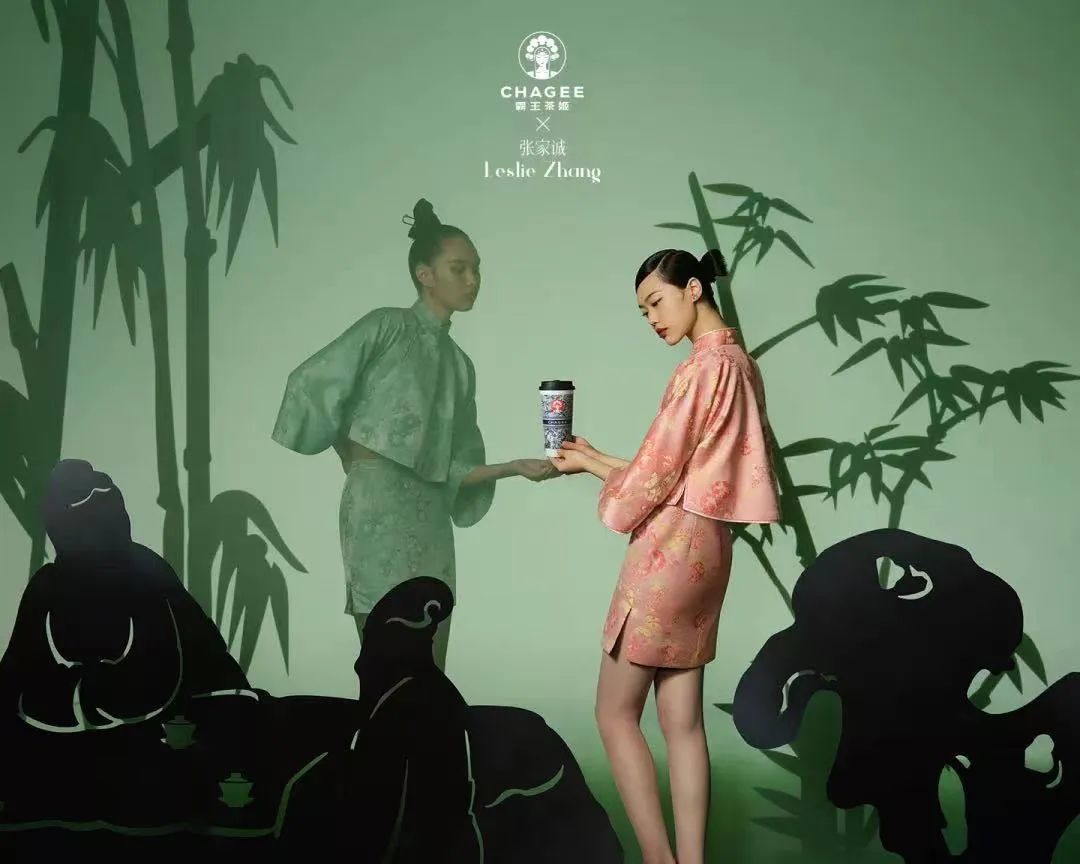 霸王茶姬新包装&ldquo;撞脸&rdquo;迪奥，反被叫好？喝18块钱奶茶，拿下Dior同款！网友：作业还是你会抄！