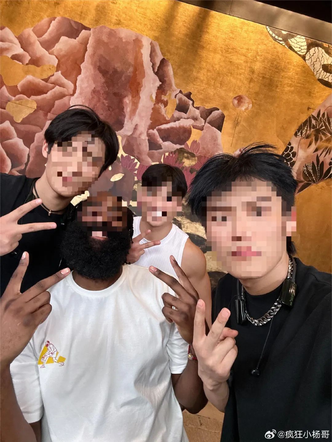 玩命赚钱缴税2亿！小杨哥的&ldquo;疯狂&rdquo;好炸裂