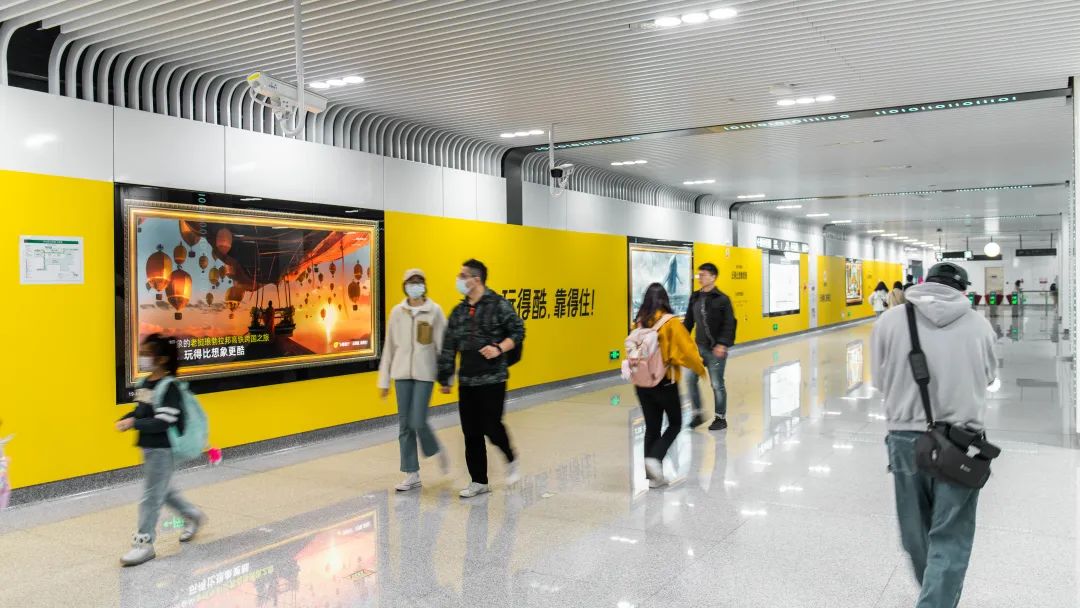 国内首个AIGC创意线下广告出街,广告人的未来在哪里?