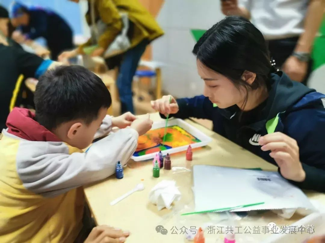 网友们给吴柳芳单开了一套&ldquo;道德标准&rdquo;