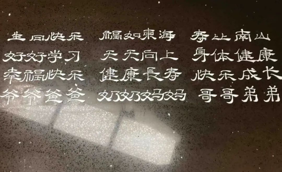 起猛了!好利来开始营销撅屁股了?