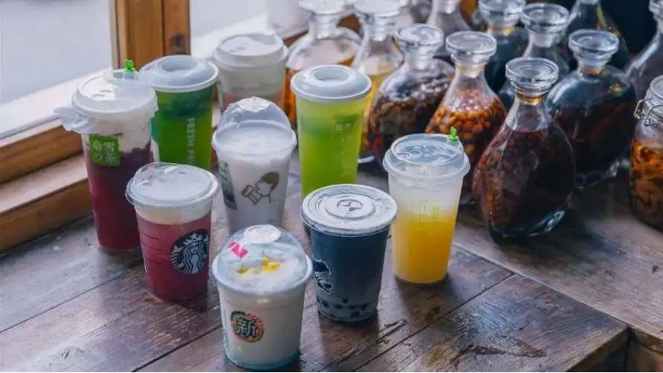 新茶饮的2023：内卷&ldquo;上头&rdquo;的一年，上市与出海能成逃生口？