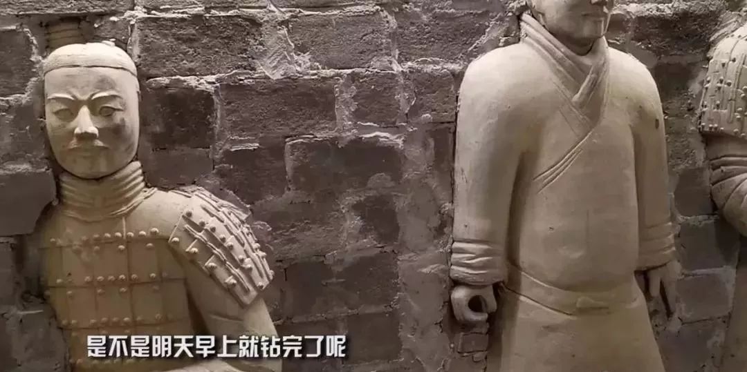 “殡葬风”LV曝光被群嘲,网友:吸血鬼聚会!