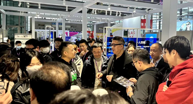影目科技何以三年销量登顶?吕一飞:2024年目标出货量10万台