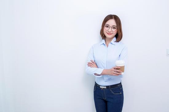 手机看国外电视直播(噱头！5G手机可以免费免流量看电视，听起来很美实际很扯)